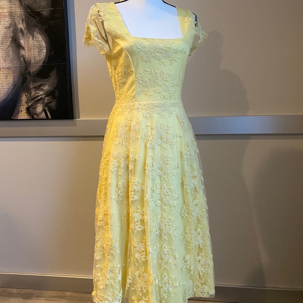 Yellow Short Sleeve Lace/Tulle Midi Dress